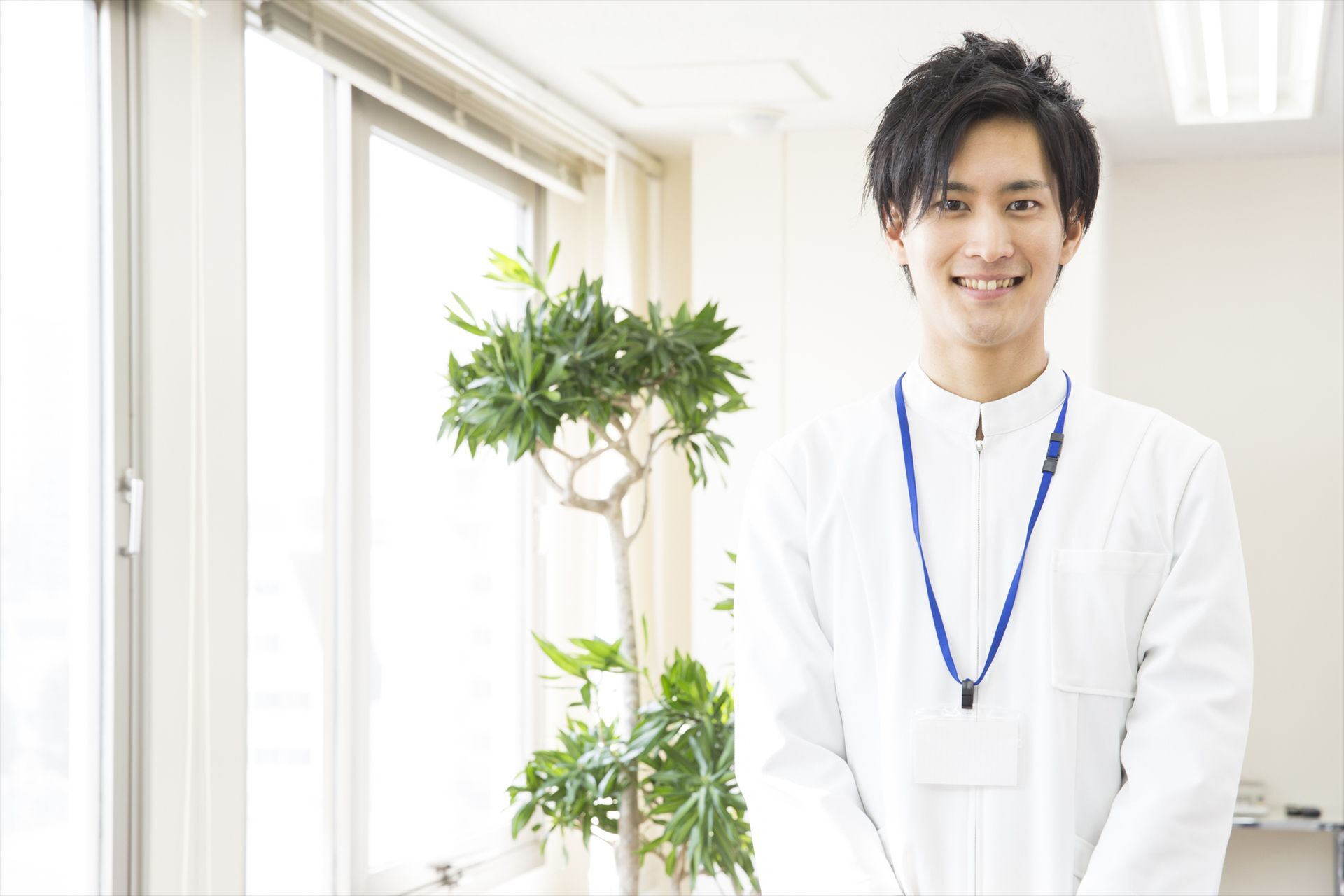 若い男性のスタッフ